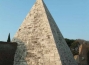 Roma, la piramide Cestia